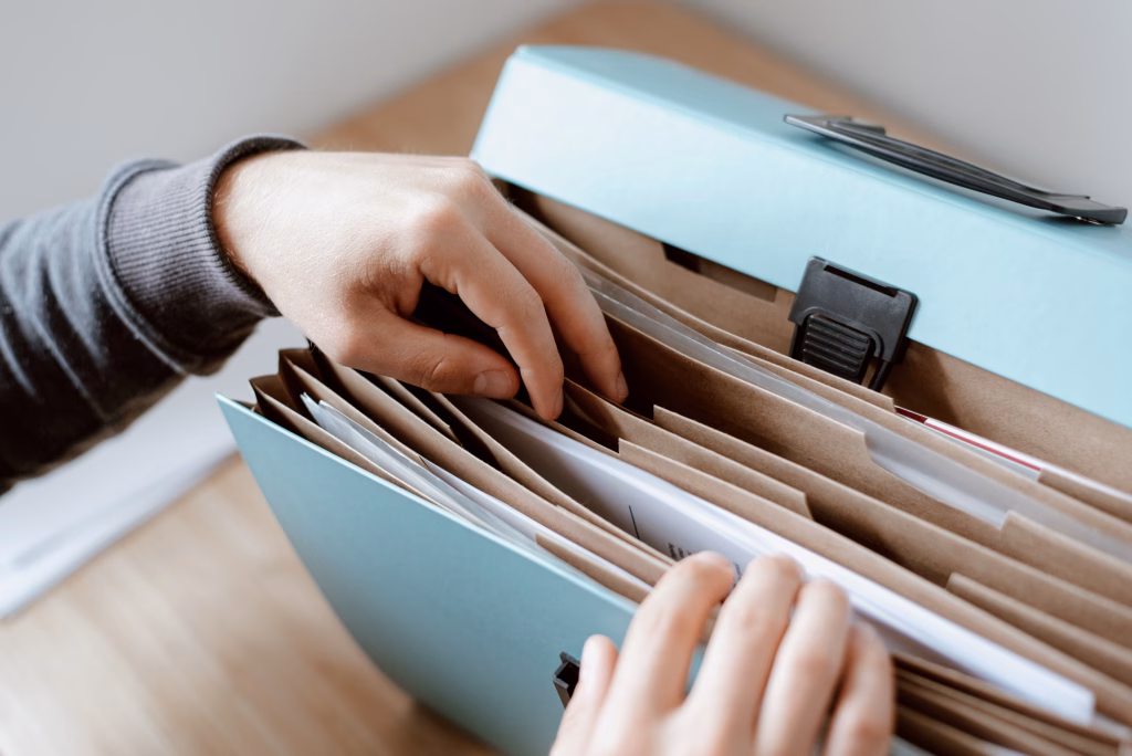 ¿Te vas a trabajar al extranjero? Los documentos que probablemente necesitarás traducir antes de hacer las maletas